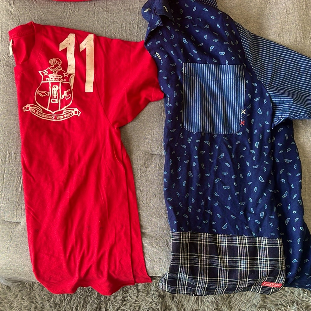 1 TULTEX jersey. Color: Red. Size: L. 1 SCOTCH&SODA blue button up. Size: XL
